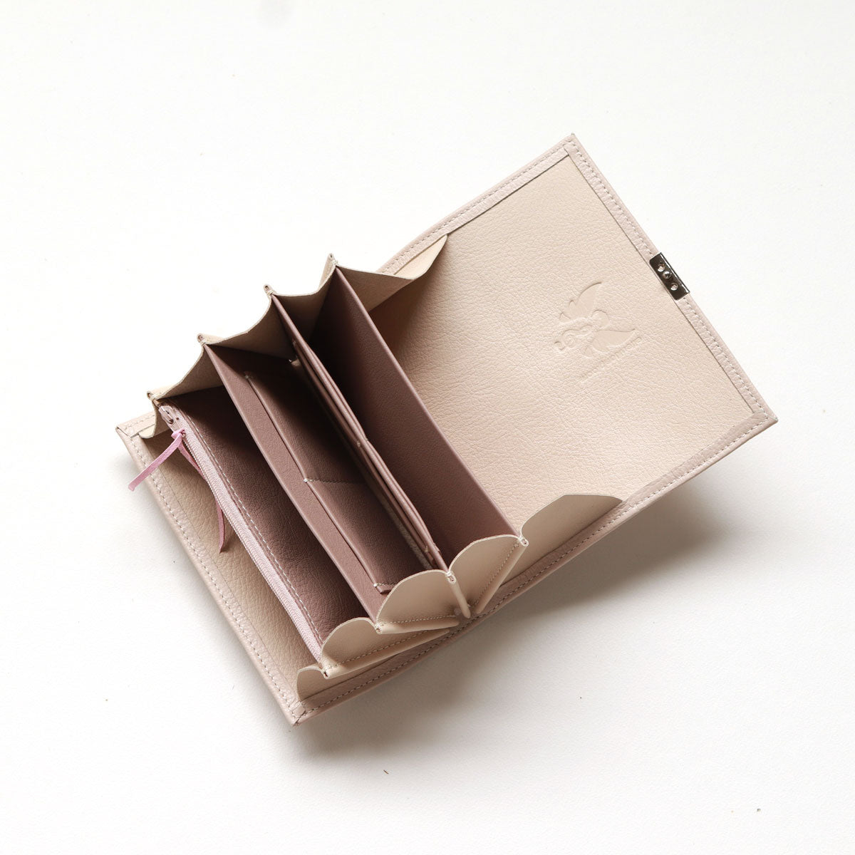Hochwertige Leder-Geldbörse in warmem Beige mit großem Münzfach und praktischem Innenleben