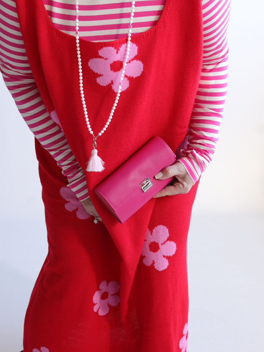 Farbenfrohe Leder-Geldbörse Elli Pink Orange geöffnet mit großem Münzfach und Innenleben in Orange, Weiß und Rosa