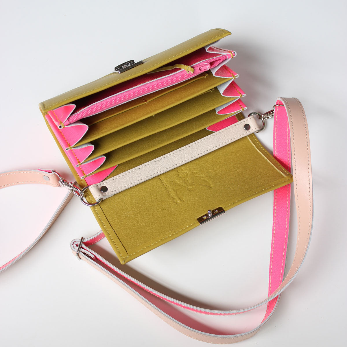Elli Curry als kleine Tasche mit Trageriemen – praktische Crossbody-Geldbörse
