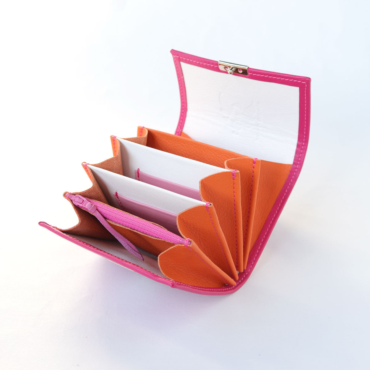 Farbenfrohe Leder-Geldbörse Elli Pink Orange geöffnet mit großem Münzfach und Innenleben in Orange, Weiß und Rosa