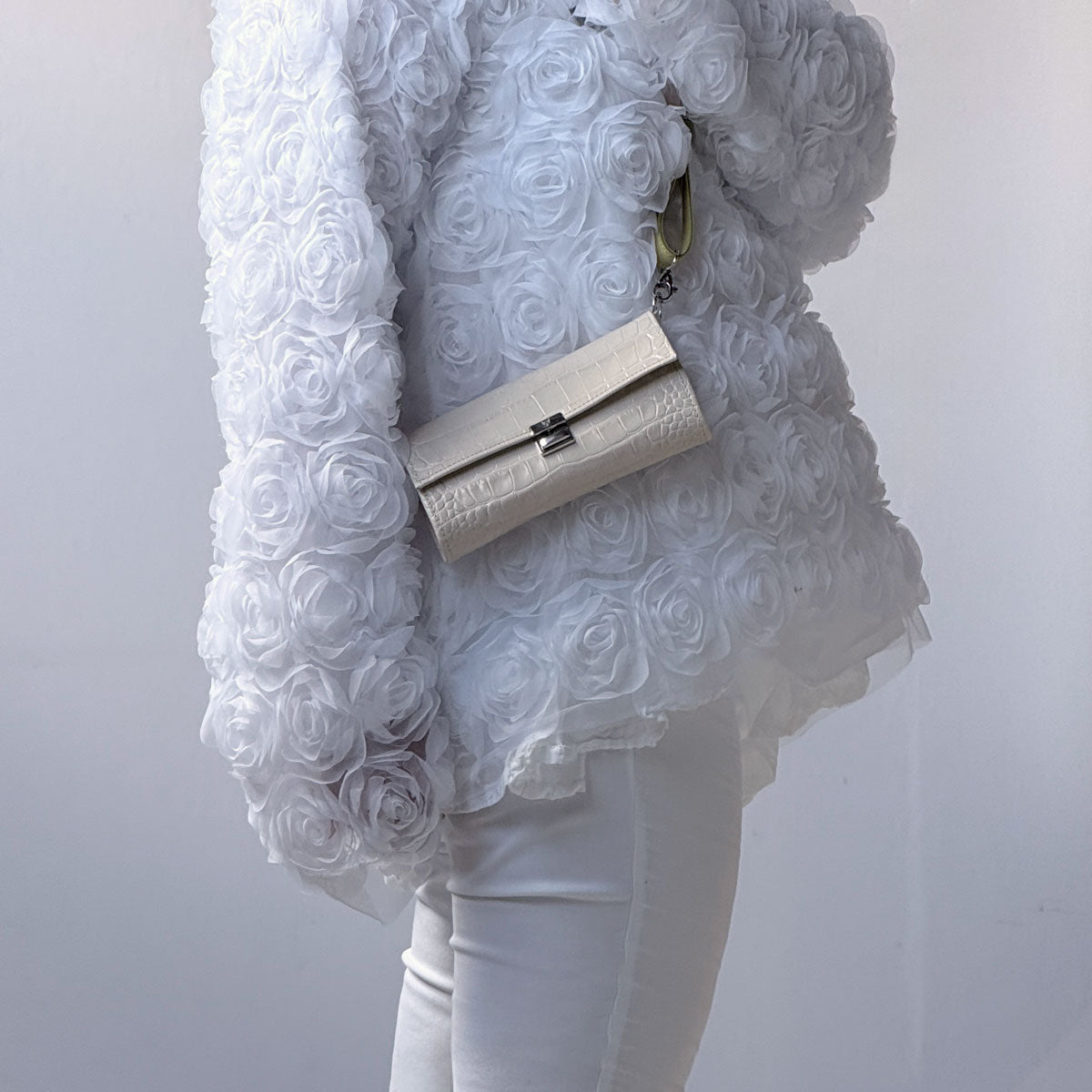 Elegantes Leder-Portemonnaie in Creme zum Umhängen – hochwertige Geldbörse als praktische kleine Tasche